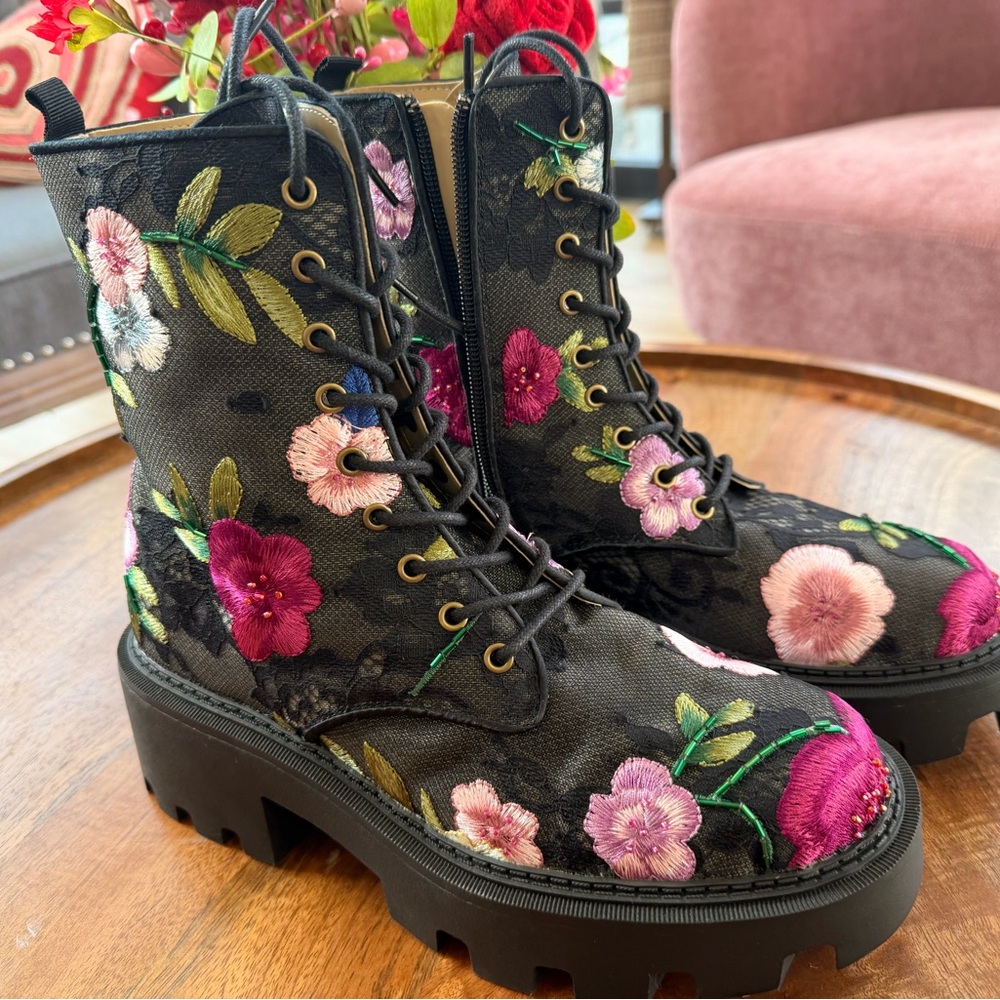 Betsey Johnson 8.5 Polli Floral Embroidered Black combat  Boots